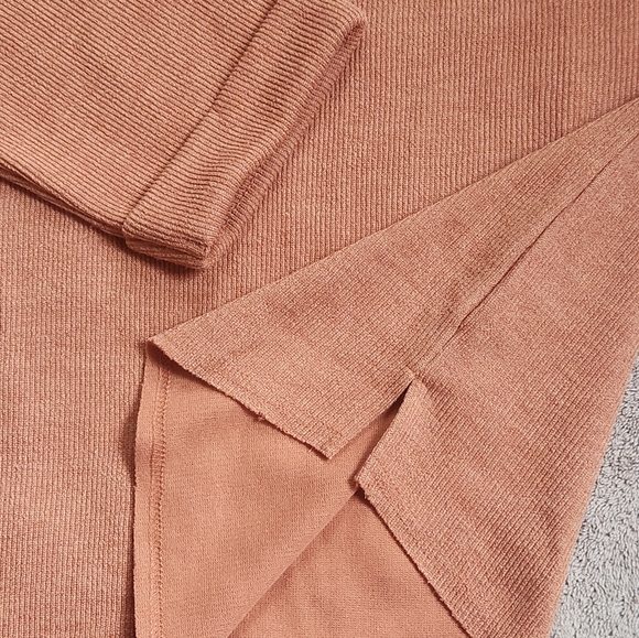 New With Tags 3/4 Sleeve Distressed Hem Knit Top - Picture 4 of 6